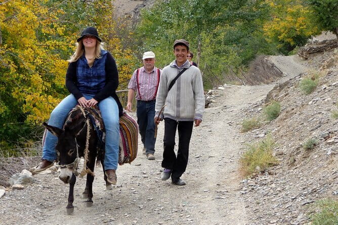 2 Day Ukhum Hiking Tour from Bukhara - Getting There From Bukhara: 9:00 AM Meet Point and Transfers