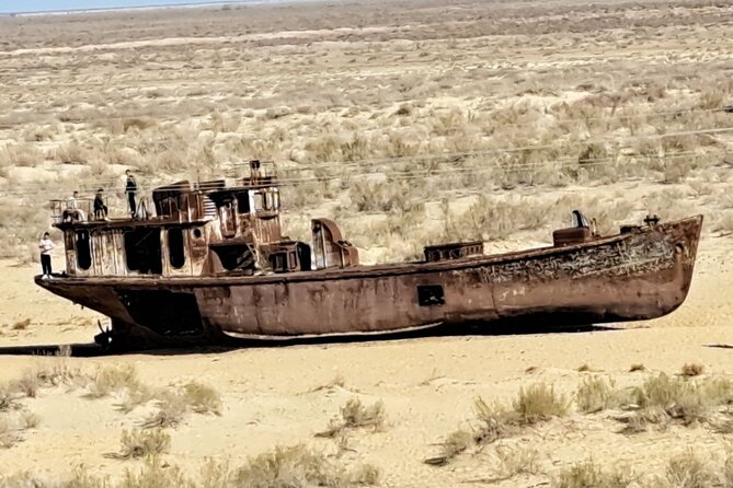 Aral Sea One Day Tour from Tashkent - Savitsky Nukus Museum of Art: the first jolt of color before the desert story