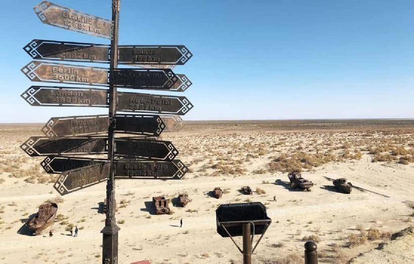 Aral Sea Tour from Nukus 1 night / 2 days - Ustyurt Plateau day one: white-toned canyon mood