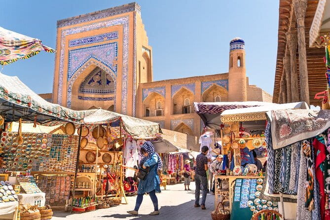 Bukhara Historical City Highlights Guided Walking Tour - Stop 2: Lyab-i-Hauz, the pool-centered square that anchors the old city