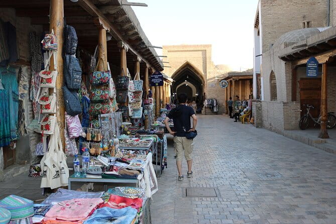 Bukhara: Walking Tour with a Small Group - Mir-i-Arab Madrasa and Bolo Hauz Mosque: religion and education in one loop