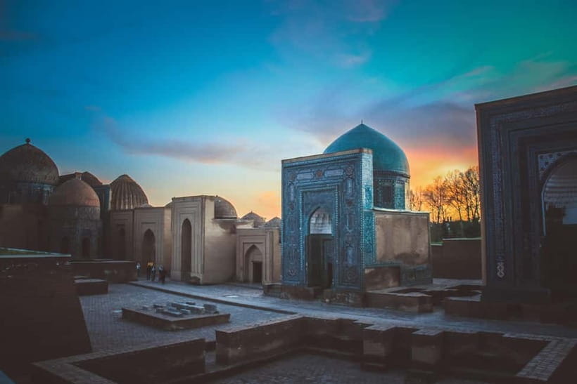 Samarkand: Historical Monuments Guided Walking Tour - Siyob Bozor: a market break that makes the monuments feel human