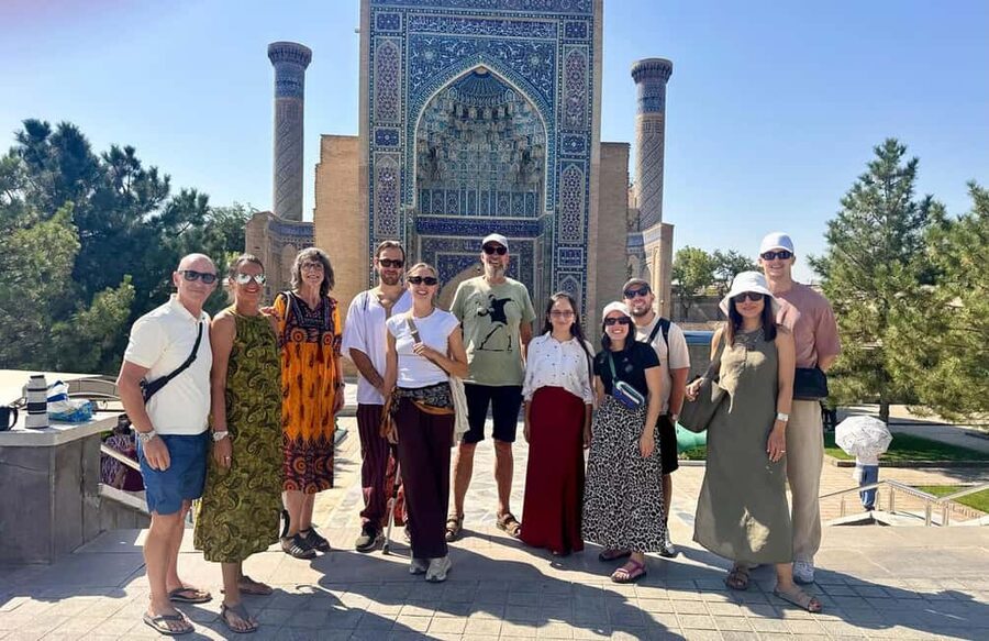 Samarkand Moonlight Tour: A Timeless Night Experience - Siyob (Siab) Bazaar: crafts, clothing, and everyday life after dark