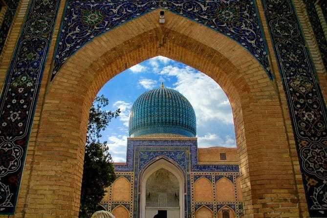 Samarkand Walking Tour - Siyab Bazaar: spices, bread, and real daily life