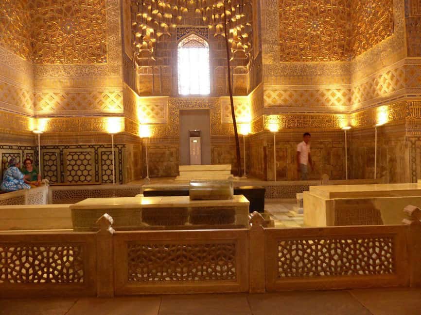Sunset walking tour of Samarkand - Shah-i-Zinda necropolis: city of the dead, living king