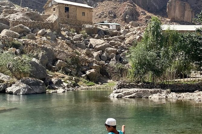 Tadjikistan 7 Lakes Day Trip from Samarkand with Lunch - Between Nofin and Marguzor: your hiking moment and the payoff
