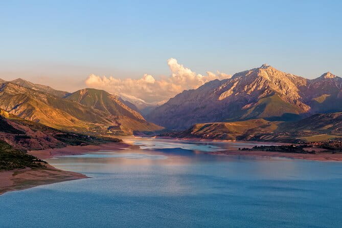Tashkent Chimgan Mountains, Charvak Reservoir and Amirsoy Resort - Getting to Amirsoy Resort and riding the cable car to Kumbel Ridge (2,300 m)