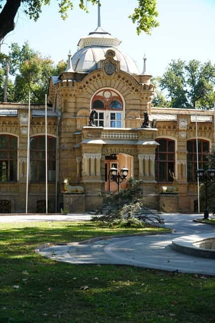 Tashkent city Night Tour with Dinner & Free Pro Photography - Price and value for a 6-hour private night tour