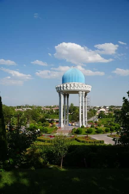 Tashkent city Night Tour with Dinner & Free Pro Photography - Chorsu Bazaar after dark: snacks, shopping time, and easy photos