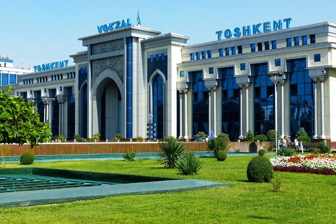 Tashkent City Tour with Hotel Pickup and Drop off - Amir Temur Square and Independence Square, big symbols up close