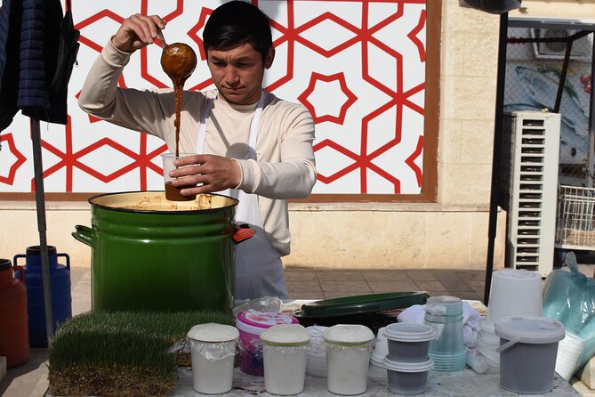 Tashkent Vegan Street Food Tour - Alay Bazaar and Oloy market for Uzbek round bread and Korean salads