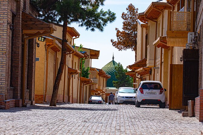 Tashkent Walking & Food Tour: Highlights + Local Flavors - Chorsu Bazaar: Spices, Sweets, Crafts, and Bread-Making Watching